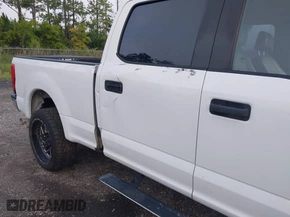 2018 Ford F-250 XL z VIN 1FT7W2BT1JEC39660, wystawiony jako IAAI lot #42953213 z przebiegiem 300 084 mil mil oraz . Historia ofert i sprzedaży dostępna na DreamBid. Obrazek 6.