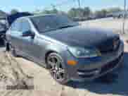 2014 Mercedes-Benz C 250 Sport z VIN WDDGF4HB2EG230394, wystawiony jako IAAI lot #43367403 z przebiegiem 97 860 mil mil oraz . Historia ofert i sprzedaży dostępna na DreamBid. Obrazek 1.