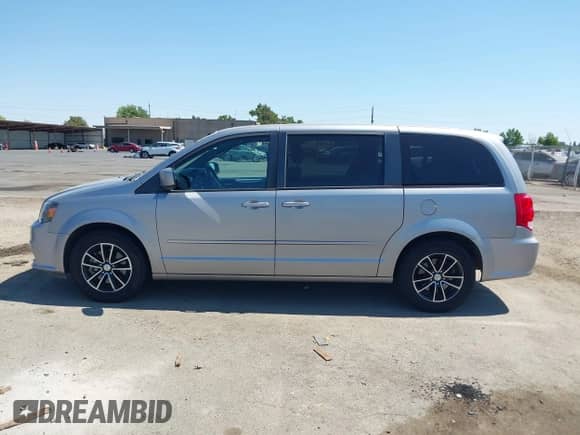 2015 Dodge Grand Caravan R/T with VIN 2C4RDGEG4FR533087, listed as a IAAI auction lot 42625119 with 54,050 mi miles and . Bid and sale history available at DreamBid. Image 14.