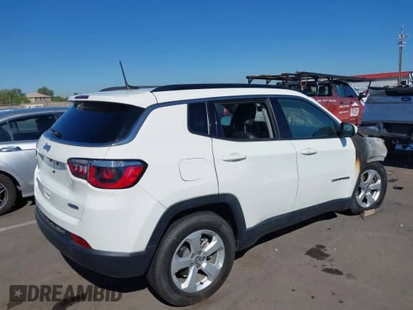 2018 Jeep Compass Latitude с VIN 3C4NJDBB1JT455503, выставлен на аукционе IAAI как лот 43194878 с пробегом Не указан миль и . История ставок и продаж доступна на DreamBid. Изображение 4.