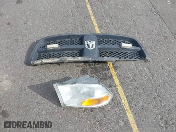 2012 Ram 1500 Express z VIN 1C6RD7FT8CS225966, wystawiony jako IAAI lot #43181465 z przebiegiem 347 015 mil mil oraz . Historia ofert i sprzedaży dostępna na DreamBid. Obrazek 12.