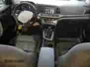 2018 Hyundai Elantra Value Edition z VIN 5NPD84LFXJH303213, wystawiony jako Copart lot #70093725 z przebiegiem 170 023 mil mil oraz Szkoda całkowita • Salvage title. Historia ofert i sprzedaży dostępna na DreamBid. Obrazek 8.