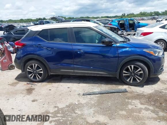 2020 Nissan Kicks SR z VIN 3N1CP5DV0LL563426, wystawiony jako IAAI lot #42708299 z przebiegiem 53 004 mil mil oraz . Historia ofert i sprzedaży dostępna na DreamBid. Obrazek 13.