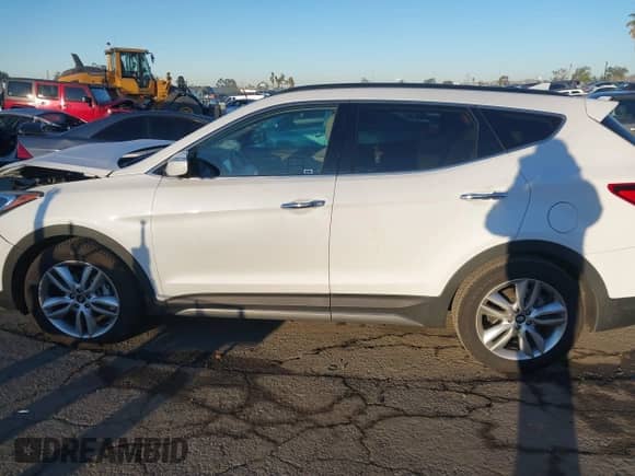 2018 Hyundai Santa Fe Ultimate with VIN 5NMZW4LA8JH085043, listed as a IAAI auction lot 43476195 with 58,400 mi miles and . Bid and sale history available at DreamBid. Image 15.
