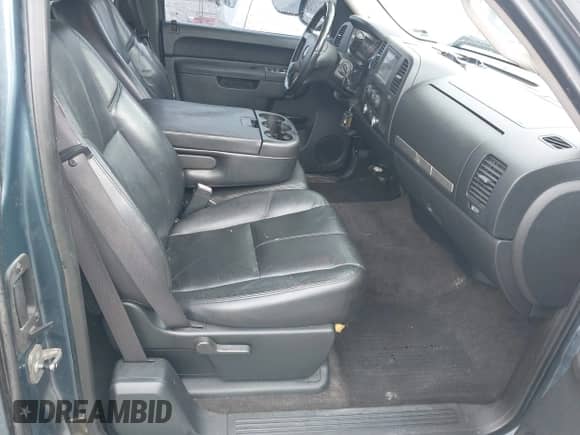 2010 Chevrolet Silverado 1500 LT z VIN 1GCSCSE07AZ200116, wystawiony jako IAAI lot #43422600 z przebiegiem 229 852 mil mil oraz . Historia ofert i sprzedaży dostępna na DreamBid. Obrazek 13.