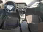 2019 Hyundai Elantra SE с VIN 5NPD74LF7KH410921, выставлен на аукционе Copart как лот 69298385 с пробегом 131 384 миль миль и Списание • Salvage title. История ставок и продаж доступна на DreamBid. Изображение 8.