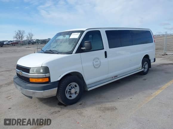 2013 Chevrolet Express Passenger 1LT с VIN 1GAZG1FA6D1191442, выставлен на аукционе IAAI как лот 41911629 с пробегом 122 796 миль миль и . История ставок и продаж доступна на DreamBid. Изображение 2.