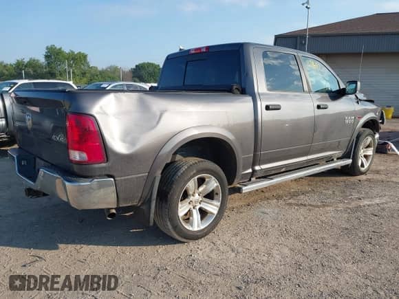 2014 Ram 1500 Big Horn z VIN 1C6RR7LM0ES386085, wystawiony jako IAAI lot #42983642 z przebiegiem 145 238 mil mil oraz . Historia ofert i sprzedaży dostępna na DreamBid. Obrazek 4.