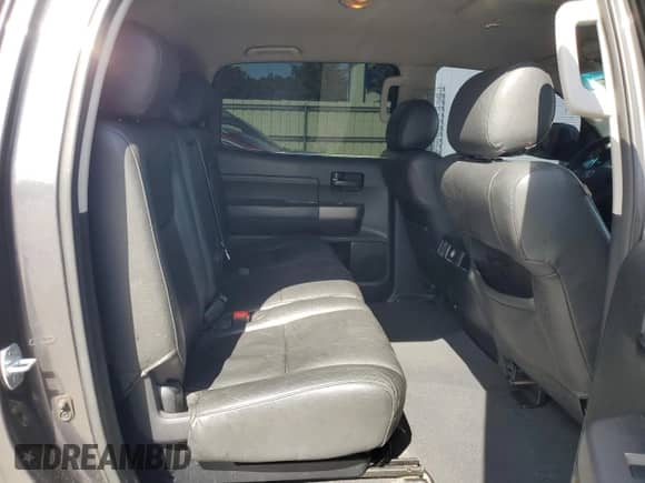 2012 Toyota Tundra с VIN 5TFDW5F12CX238361, выставлен на аукционе Copart как лот 68435805 с пробегом 230 865 миль миль и Списание • Salvage title. История ставок и продаж доступна на DreamBid. Изображение 10.