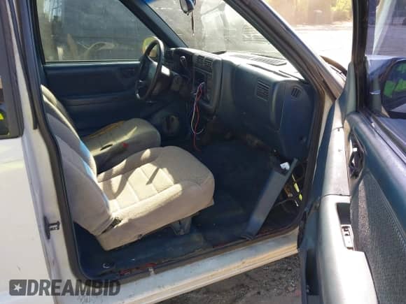 1995 Chevrolet S-10 LS с VIN 1GCCS19Z8S8160842, выставлен на аукционе IAAI как лот 42051915 с пробегом 428 864 миль миль и . История ставок и продаж доступна на DreamBid. Изображение 5.