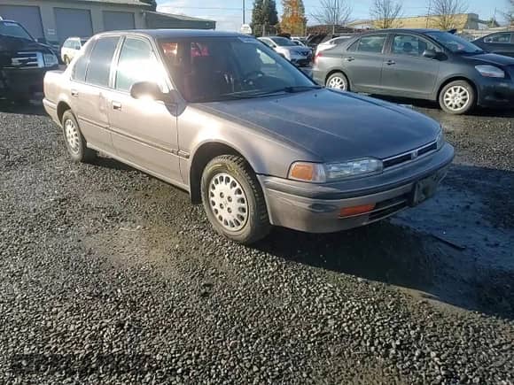 1992 Honda Accord LX z VIN JHMCB7651NC030132, wystawiony jako Copart lot #85348914 z przebiegiem 240 380 mil mil oraz Szkoda całkowita • Salvage title. Historia ofert i sprzedaży dostępna na DreamBid. Obrazek 11.