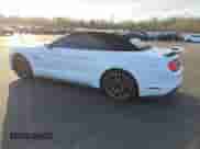 2018 Ford Mustang GT Premium z VIN 1FATP8FF0J5142717, wystawiony jako Copart lot #47131405 z przebiegiem 75 092 mil mil oraz Czysty tytuł • Clean title. Historia ofert i sprzedaży dostępna na DreamBid. Obrazek 2.