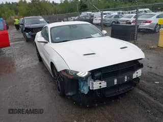 2021 Ford Mustang EcoBoost z VIN 1FA6P8TH2M5102985, wystawiony jako IAAI lot #43032703 z przebiegiem 45 823 mil mil oraz . Historia ofert i sprzedaży dostępna na DreamBid. Obrazek 1.