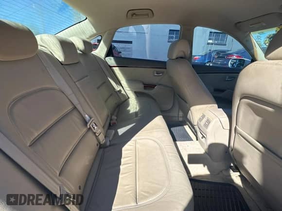 2006 Hyundai Azera SE с VIN KMHFC46F06A115488, выставлен на аукционе Copart как лот 82186884 с пробегом 159 676 миль миль и Чистый • Clean title. История ставок и продаж доступна на DreamBid. Изображение 6.