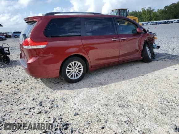 2014 Toyota Sienna XLE с VIN 5TDYK3DC8ES479503, выставлен на аукционе Copart как лот 85530865 с пробегом 153 936 миль миль и Списание • Salvage title. История ставок и продаж доступна на DreamBid. Изображение 3.