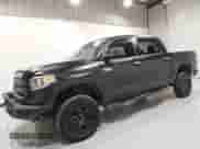 2020 Toyota Tundra Platinum с VIN 5TFAY5F17LX917622, выставлен на аукционе Copart как лот 56607155 с пробегом 75 390 миль миль и Чистый • Clean title. История ставок и продаж доступна на DreamBid. Изображение 1.