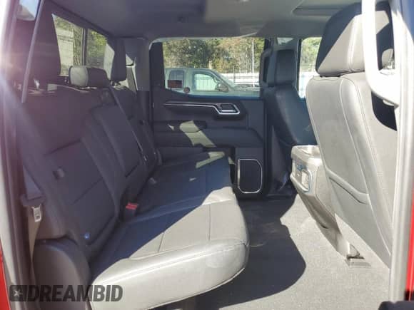 2025 Chevrolet Silverado 1500 LTZ z VIN 1GCUKGED6SZ274141, wystawiony jako Copart lot #82691655 z przebiegiem 2 190 mil mil oraz Szkoda całkowita • Salvage title. Historia ofert i sprzedaży dostępna na DreamBid. Obrazek 10.