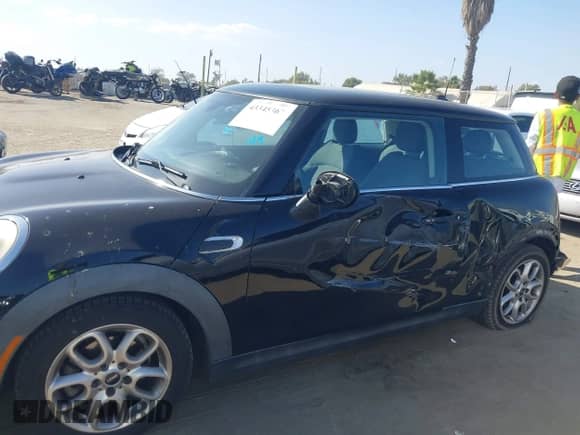 2014 MINI Hardtop with VIN WMWXM5C53ET934731, listed as a IAAI auction lot 43345367 with 48,628 mi miles and . Bid and sale history available at DreamBid. Image 14.