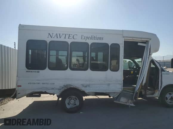 2007 Chevrolet Express Commercial DRW C7L с VIN 1GBJG31U971178937, выставлен на аукционе Copart как лот 61300724 с пробегом Не указан миль и Списание • Salvage title. История ставок и продаж доступна на DreamBid. Изображение 9.