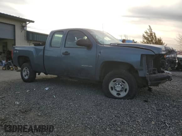 2010 Chevrolet Silverado 2500HD Work Truck z VIN 1GC5KVBG2AZ258931, wystawiony jako Copart lot #75083514 z przebiegiem 121 516 mil mil oraz Szkoda całkowita • Salvage title. Historia ofert i sprzedaży dostępna na DreamBid. Obrazek 4.