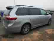 2018 Toyota Sienna XLE z VIN 5TDYZ3DC1JS965141, wystawiony jako Copart lot #81394935 z przebiegiem 87 591 mil mil oraz Szkoda całkowita • Salvage title. Historia ofert i sprzedaży dostępna na DreamBid. Obrazek 3.