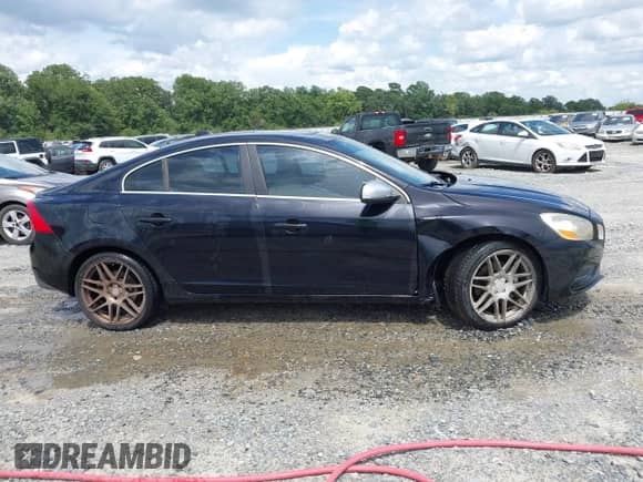 2012 Volvo S60 T6 с VIN YV1902FH5C2105927, выставлен на аукционе IAAI как лот 42721031 с пробегом 89 364 миль миль и . История ставок и продаж доступна на DreamBid. Изображение 13.