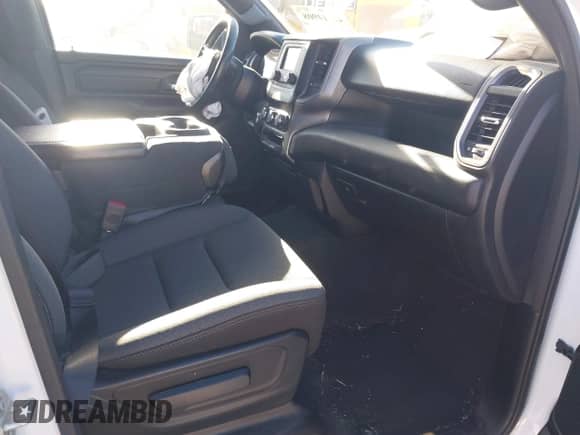 2023 Ram 1500 Tradesman z VIN 1C6SRFGT4PN652688, wystawiony jako IAAI lot #41714908 z przebiegiem 18 798 mil mil oraz . Historia ofert i sprzedaży dostępna na DreamBid. Obrazek 5.