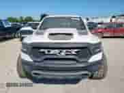 2024 Ram 1500 TRX z VIN 1C6SRFU98RN101711, wystawiony jako Copart lot #65978865 z przebiegiem 31 311 mil mil oraz Czysty tytuł • Clean title. Historia ofert i sprzedaży dostępna na DreamBid. Obrazek 5.