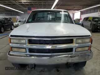 1994 Chevrolet Silverado 3500HD SRW Work Truck z VIN 1GCHK34K9RE301537, wystawiony jako Copart lot #85313175 z przebiegiem 129 711 mil mil oraz Czysty tytuł • Clean title. Historia ofert i sprzedaży dostępna na DreamBid. Obrazek 5.