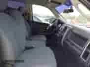 2018 Ram 1500 Express z VIN 1C6RR6KT4JS340854, wystawiony jako IAAI lot #41679041 z przebiegiem 127 652 mil mil oraz . Historia ofert i sprzedaży dostępna na DreamBid. Obrazek 5.