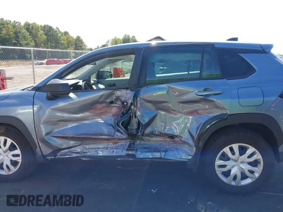 2024 Toyota Corolla Cross L with VIN 7MUAAAAG0RV114972, listed as a IAAI auction lot 43276027 with 14,726 mi miles and . Bid and sale history available at DreamBid. Image 6.