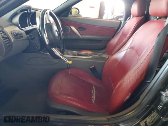 2003 BMW Z4 2.5i z VIN 4USBT33493LS45229, wystawiony jako Copart lot #70125125 z przebiegiem 161 588 mil mil oraz Szkoda całkowita • Salvage title. Historia ofert i sprzedaży dostępna na DreamBid. Obrazek 7.