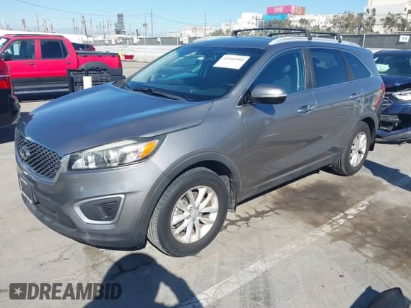 2017 Kia Sorento LX с VIN 5XYPG4A34HG268985, выставлен на аукционе IAAI как лот 43581502 с пробегом 69 773 миль миль и . История ставок и продаж доступна на DreamBid. Изображение 2.