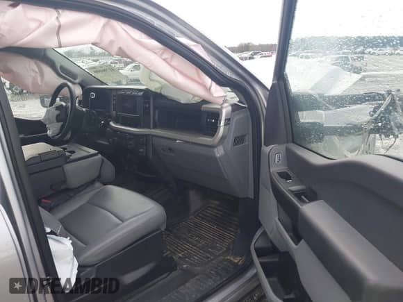 2024 Ford F-250 XL z VIN 1FT7W2BT0RED97130, wystawiony jako IAAI lot #41706600 z przebiegiem 17 269 mil mil oraz . Historia ofert i sprzedaży dostępna na DreamBid. Obrazek 5.