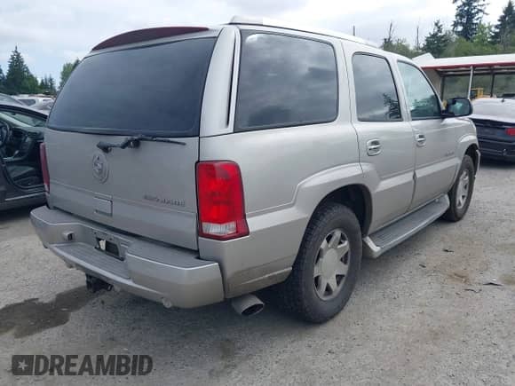2004 Cadillac Escalade with VIN 1GYEC63T34R172878, listed as a IAAI auction lot 42761784 with 200,940 mi miles and . Bid and sale history available at DreamBid. Image 4.