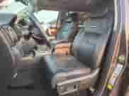 2020 Toyota Tundra Platinum с VIN 5TFGY5F15LX266288, выставлен на аукционе Copart как лот 81099515 с пробегом 124 933 миль миль и Списание • Salvage title. История ставок и продаж доступна на DreamBid. Изображение 7.