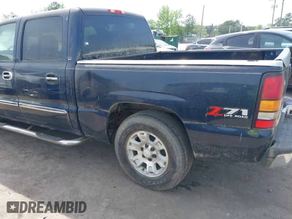 2006 GMC Sierra 1500 SLT with VIN 2GTEK13T461218774, listed as a IAAI auction lot 42148394 with 213,055 mi miles and . Bid and sale history available at DreamBid. Image 6.