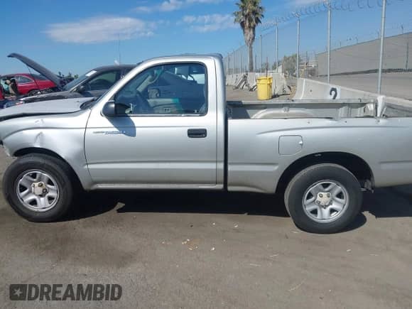 2001 Toyota Tacoma z VIN 5TENL42N21Z795860, wystawiony jako IAAI lot #43221268 z przebiegiem 279 211 mil mil oraz . Historia ofert i sprzedaży dostępna na DreamBid. Obrazek 14.