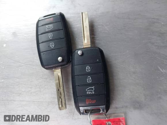 2019 Kia Sorento LX with VIN 5XYPG4A58KG488459, listed as a IAAI auction lot 43021033 with 174,611 mi miles and . Bid and sale history available at DreamBid. Image 11.