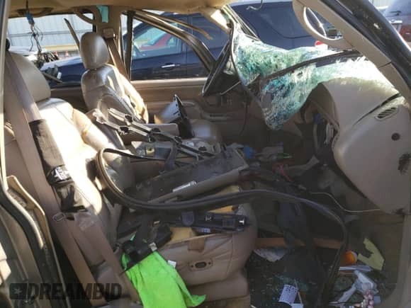 1999 Chevrolet Suburban with VIN 1GNFK16R9XJ570798, listed as a Copart auction lot 84502844 with 316,003 mi miles and Salvage title. Bid and sale history available at DreamBid. Image 7.