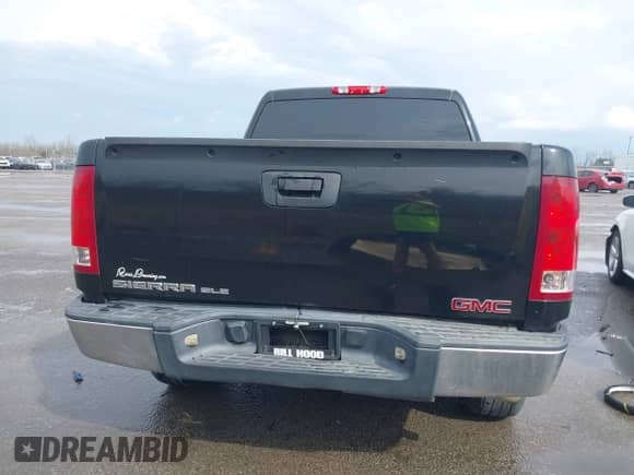 2007 GMC Sierra 1500 SLE1 z VIN 2GTEC13C671643993, wystawiony jako IAAI lot #41556101 z przebiegiem 212 097 mil mil oraz . Historia ofert i sprzedaży dostępna na DreamBid. Obrazek 16.