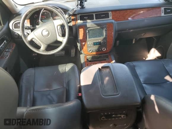 2010 Chevrolet Suburban LTZ with VIN 1GNUKKE37AR165641, listed as a Copart auction lot 88939935 with 203,190 mi miles and Salvage title. Bid and sale history available at DreamBid. Image 8.