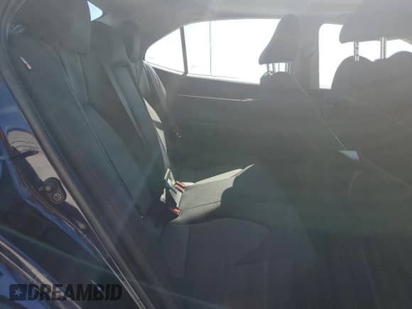 2021 Toyota Camry LE z VIN 4T1R11AK9MU449164, wystawiony jako Copart lot #84798495 z przebiegiem 15 811 mil mil oraz Szkoda całkowita • Salvage title. Historia ofert i sprzedaży dostępna na DreamBid. Obrazek 10.