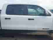 2025 Ram 1500 Rebel z VIN 1C6SRFLP1SN576994, wystawiony jako IAAI lot #42767833 z przebiegiem 26 955 mil mil oraz . Historia ofert i sprzedaży dostępna na DreamBid. Obrazek 13.