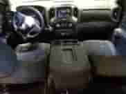 2024 Chevrolet Silverado 1500 Custom Trail Boss z VIN 3GCUDCE87RG219052, wystawiony jako Copart lot #56538995 z przebiegiem 22 030 mil mil oraz Szkoda całkowita • Salvage title. Historia ofert i sprzedaży dostępna na DreamBid. Obrazek 8.