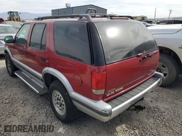 1997 Chevrolet Blazer LS z VIN 1GNDT13W5V2245085, wystawiony jako Copart lot #75058904 z przebiegiem 272 777 mil mil oraz Szkoda całkowita • Salvage title. Historia ofert i sprzedaży dostępna na DreamBid. Obrazek 2.