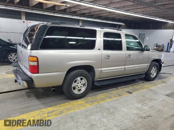 2000 Chevrolet Suburban LT с VIN 3GNFK16T9YG187961, выставлен на аукционе Copart как лот 70686795 с пробегом 131 864 миль миль и Списание • Salvage title. История ставок и продаж доступна на DreamBid. Изображение 3.