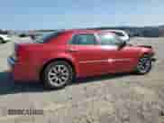 2008 Chrysler 300 C Hemi с VIN 2C3LA63H38H236538, выставлен на аукционе Copart как лот 68212125 с пробегом 246 356 миль миль и Списание • Salvage title. История ставок и продаж доступна на DreamBid. Изображение 3.