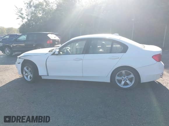 2013 BMW 3 Series 328i xDrive с VIN WBA3B3C50DF541825, выставлен на аукционе IAAI как лот 43031395 с пробегом 148 329 миль миль и . История ставок и продаж доступна на DreamBid. Изображение 15.