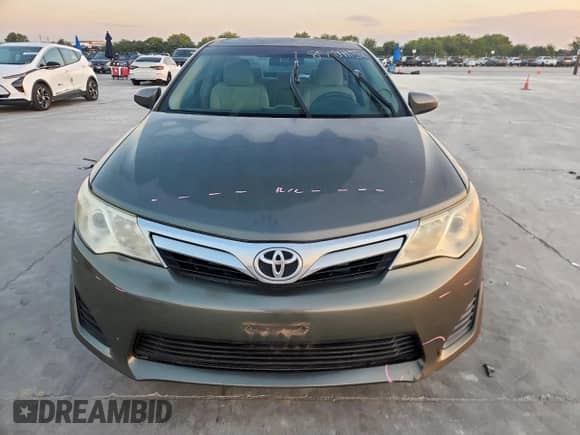 2014 Toyota Camry XLE z VIN 4T4BF1FK1ER378948, wystawiony jako Copart lot #85004115 z przebiegiem 151 585 mil mil oraz Szkoda całkowita • Salvage title. Historia ofert i sprzedaży dostępna na DreamBid. Obrazek 5.